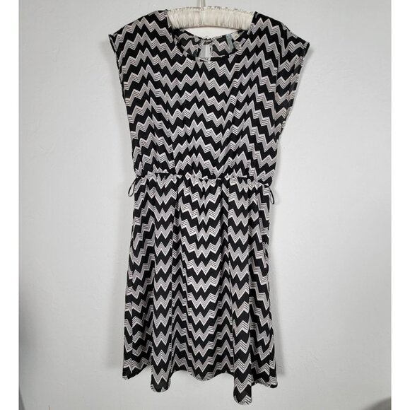 Moonlight Women Chevron Pattern Black White Casual Dress Medium Drawstring Waist - Picture 1 of 9